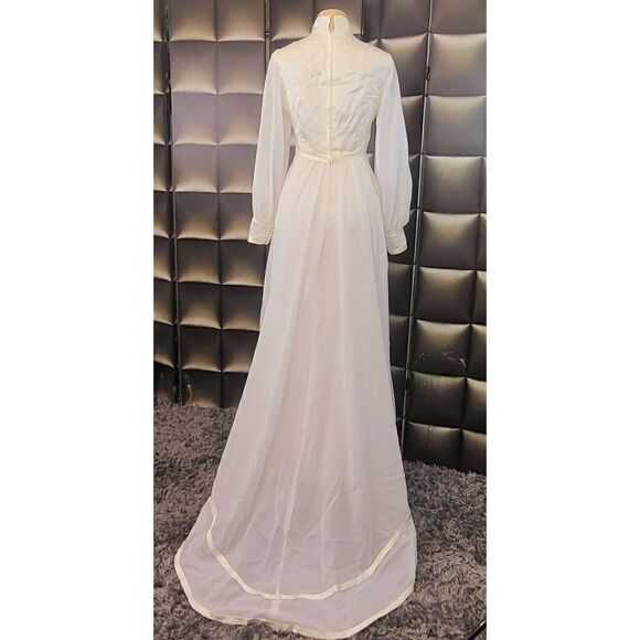 Vintage wedding gown - Picture 2 of 5